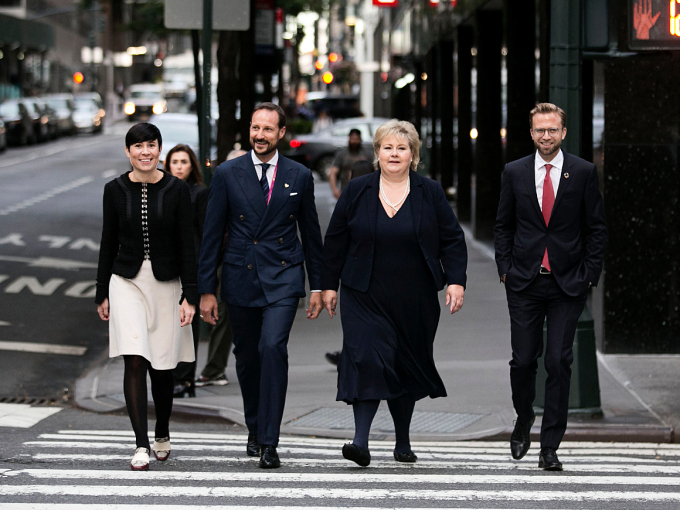 Norsk delegasjon på vei til FNs hovedkvarter i New York. Foto: Pontus Höök / NTB scanpix